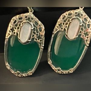 Beautiful, rare Kendra Scott Deva earrings